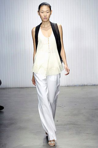 ivory unknown sleeveless v-neck pleated buttoned flowing top