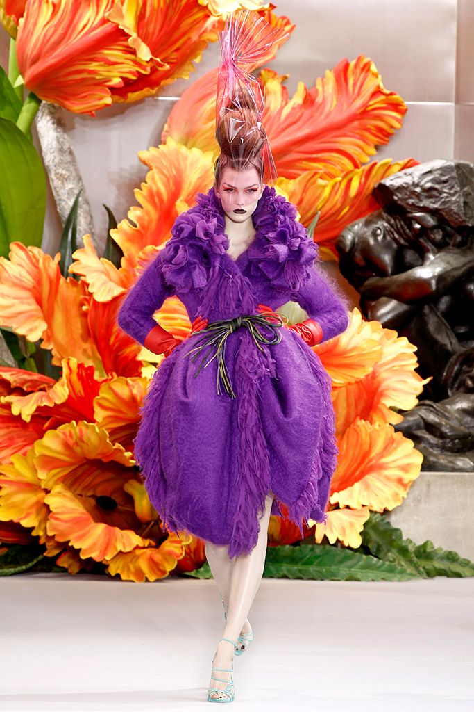 Christian Dior F/W 10 Couture Look 1