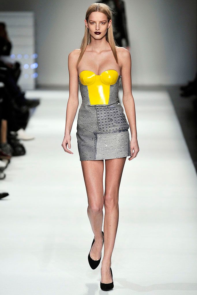 Chalayan F/W 09 Look 296
