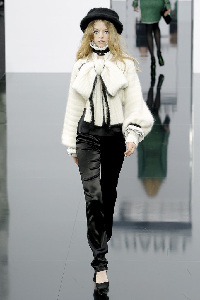 Chanel F/W 09 Look 141