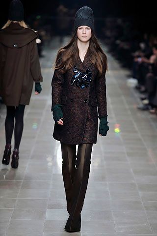 Burberry F/W 08 Look 34
