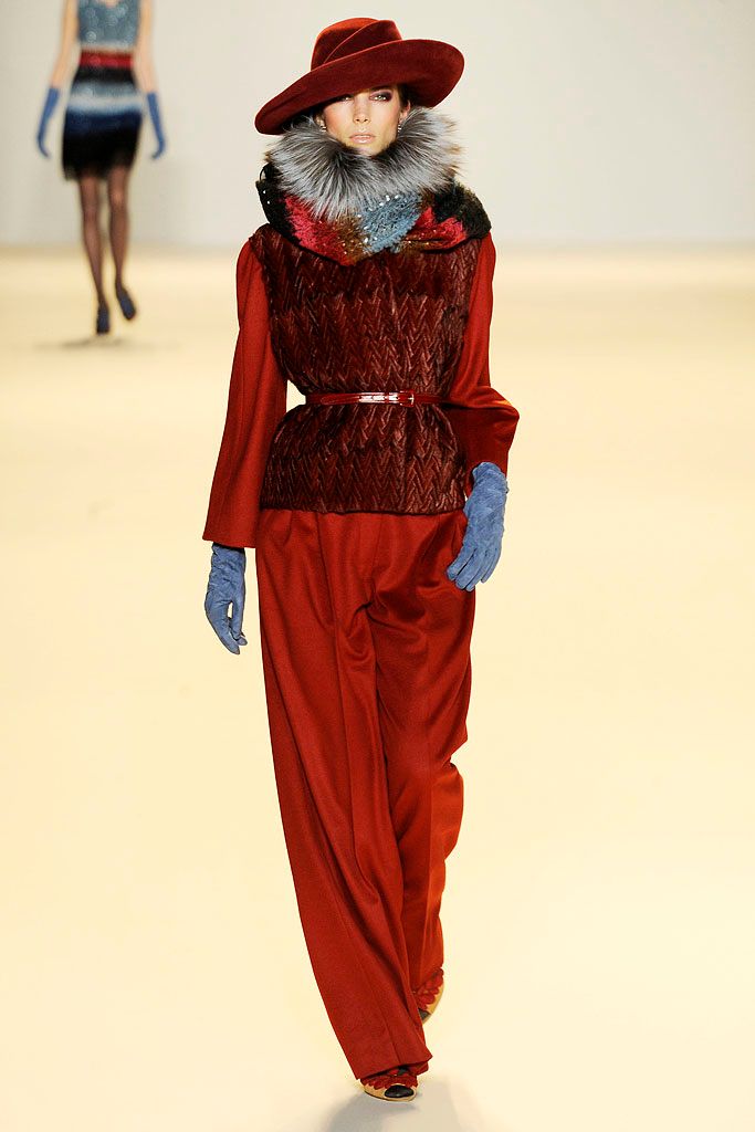 Carolina Herrera F/W 10 Look 25