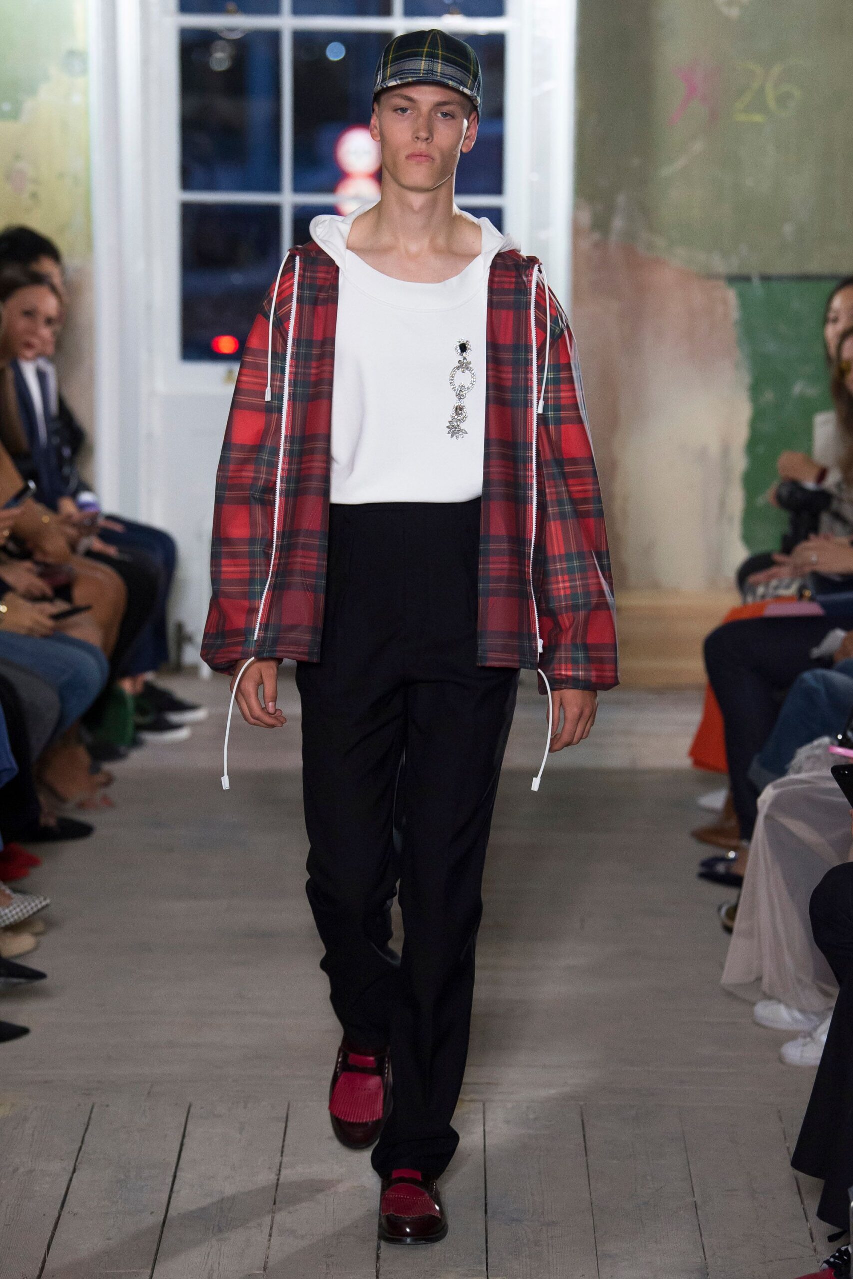 Burberry F/W 17 Look 495
