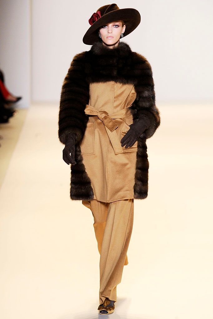Carolina Herrera F/W 10 Look 116