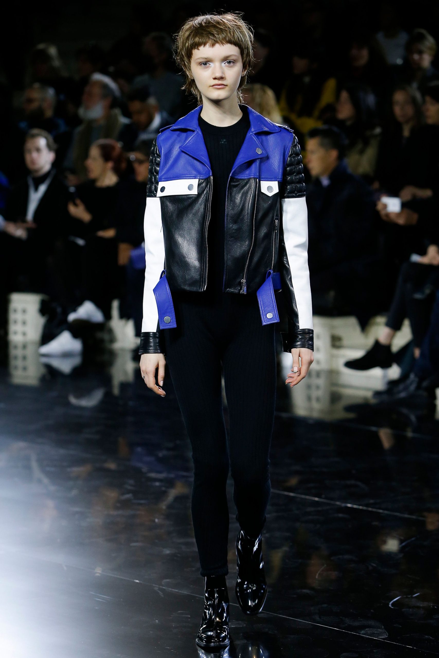 Courrèges F/W 16 Look 54