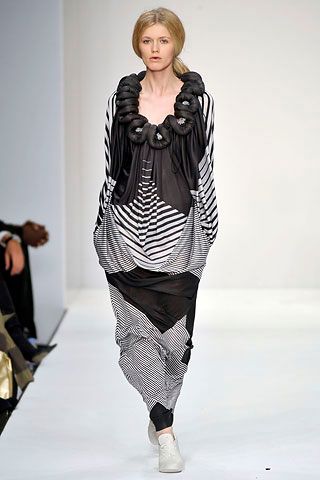 Central Saint Martins M.A. F/W 08 Look 242