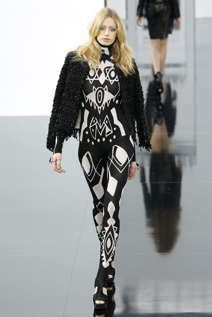 Chanel F/W 09 Look 216