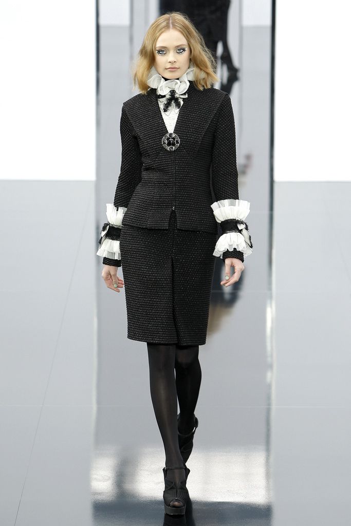 Chanel F/W 09 Look 37