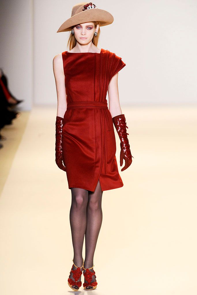 Carolina Herrera F/W 10 Look 19