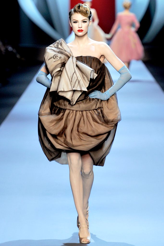 Christian Dior S/S 11 Couture Look 108