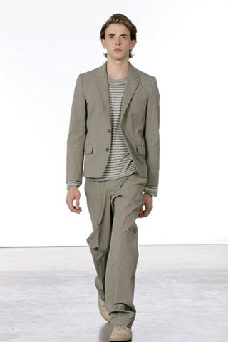 gray tailored suit jacket