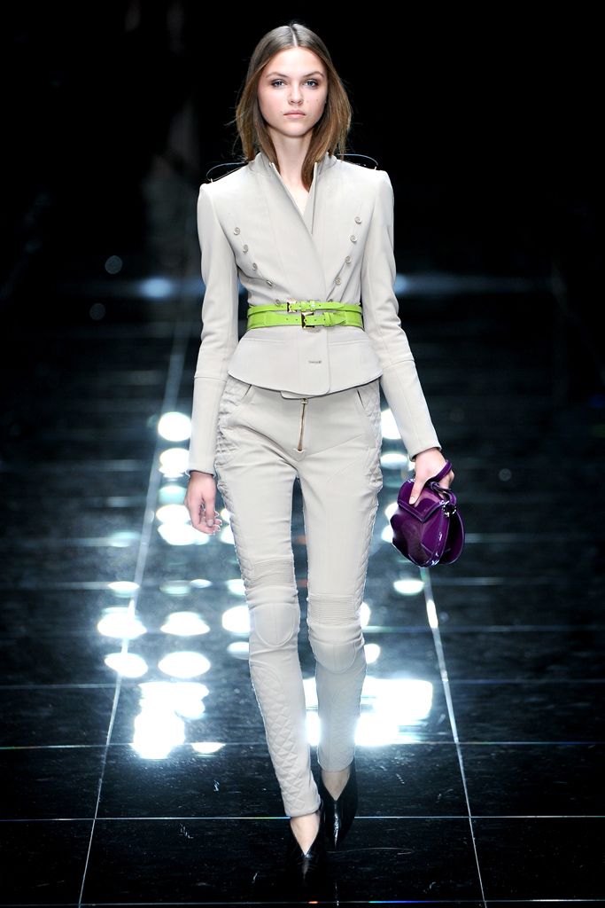 Burberry S/S 11 Look 53