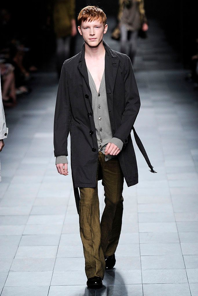 Burberry S/S 09 Look 26