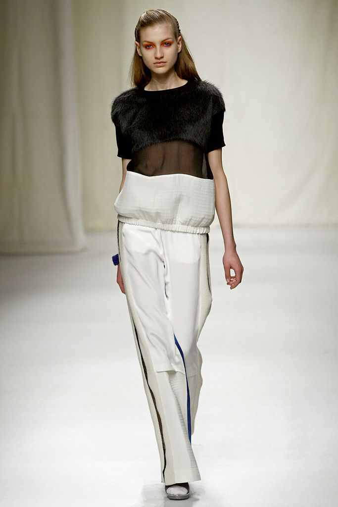 Commuun F/W 11 Look 50