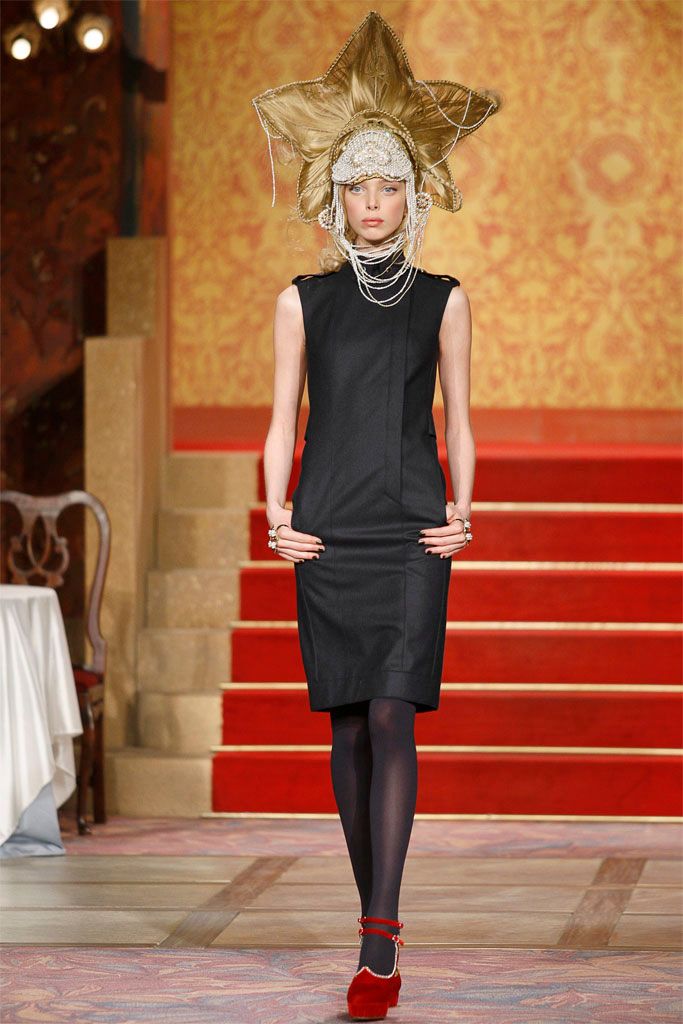 Chanel F/W 09 Look 19