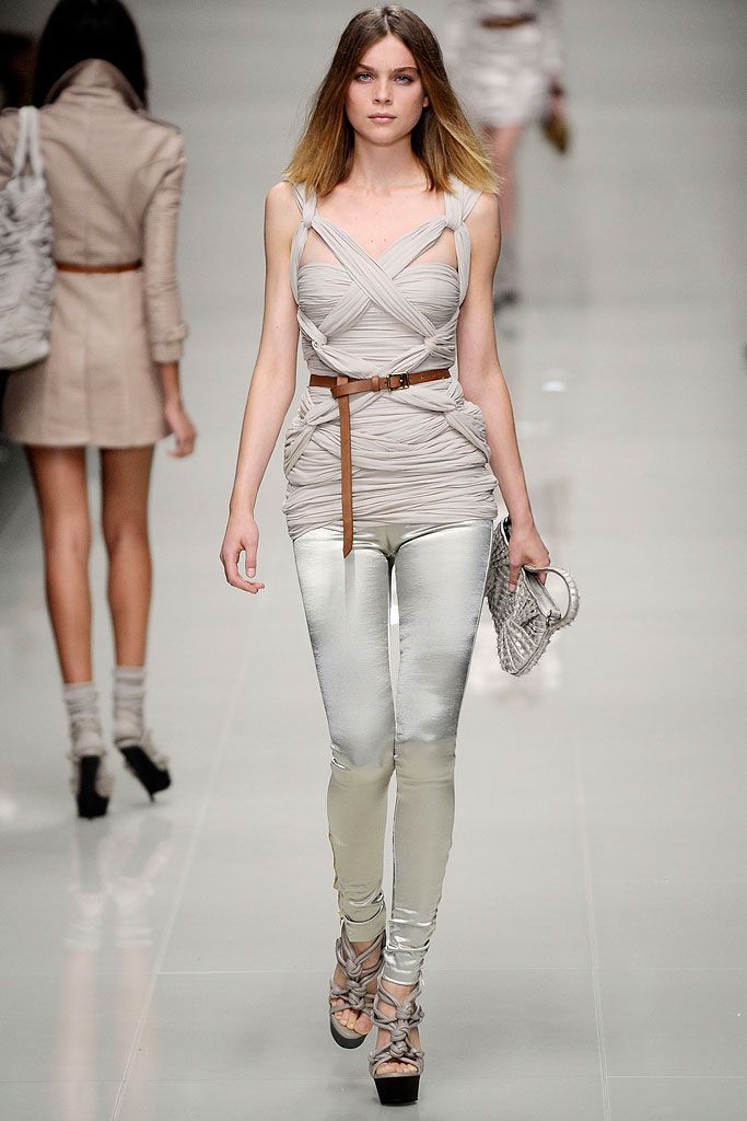Burberry S/S 10 Look 69