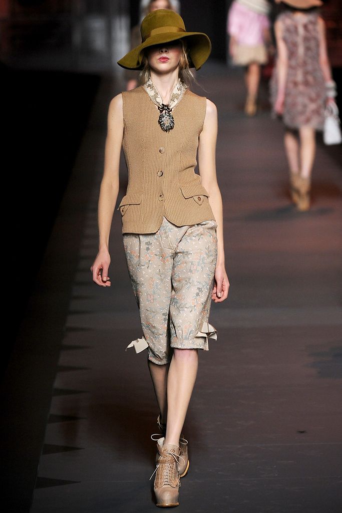 Christian Dior F/W 11 Look 146