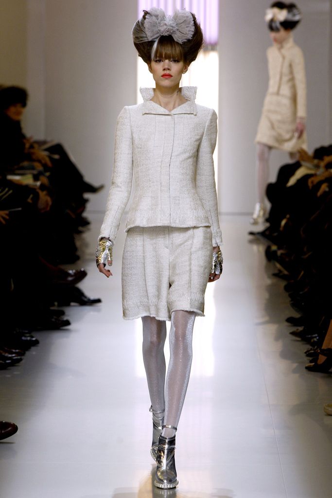 Chanel S/S 10 Couture Look 4