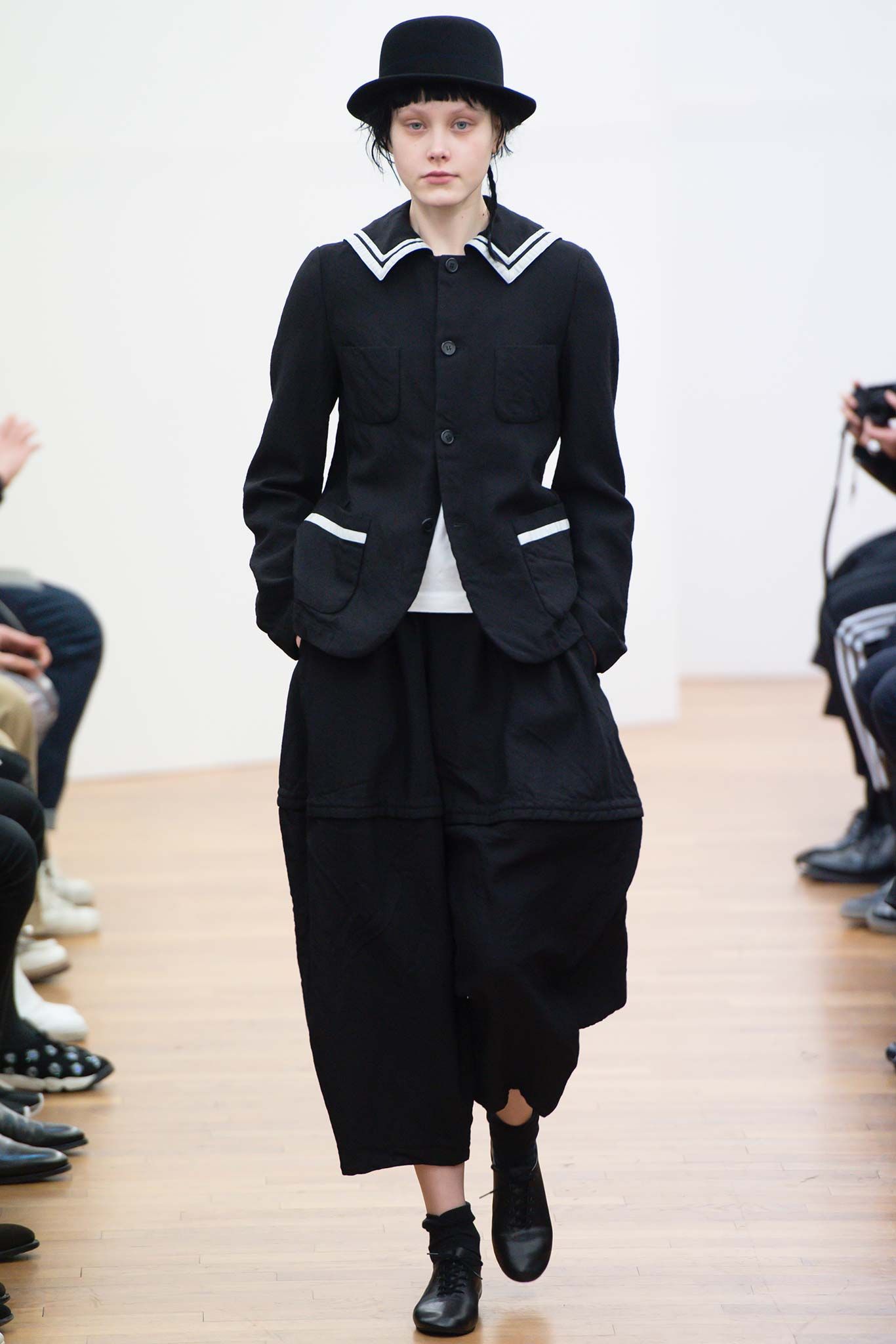 Comme des Garçons Comme des Garçons F/W 15 Look 1