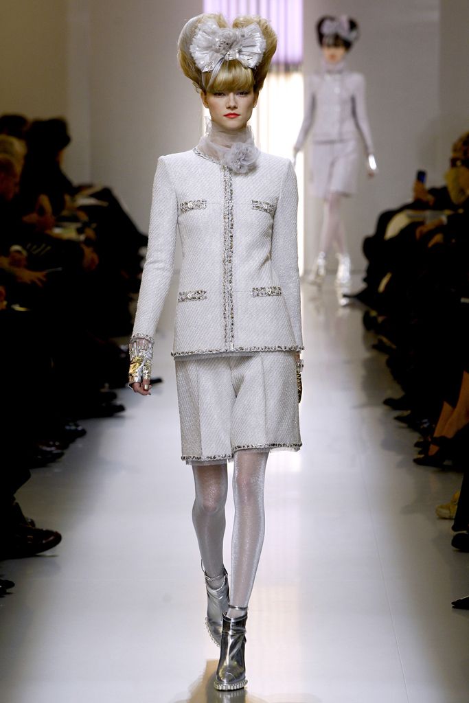 Chanel S/S 10 Couture Look 19