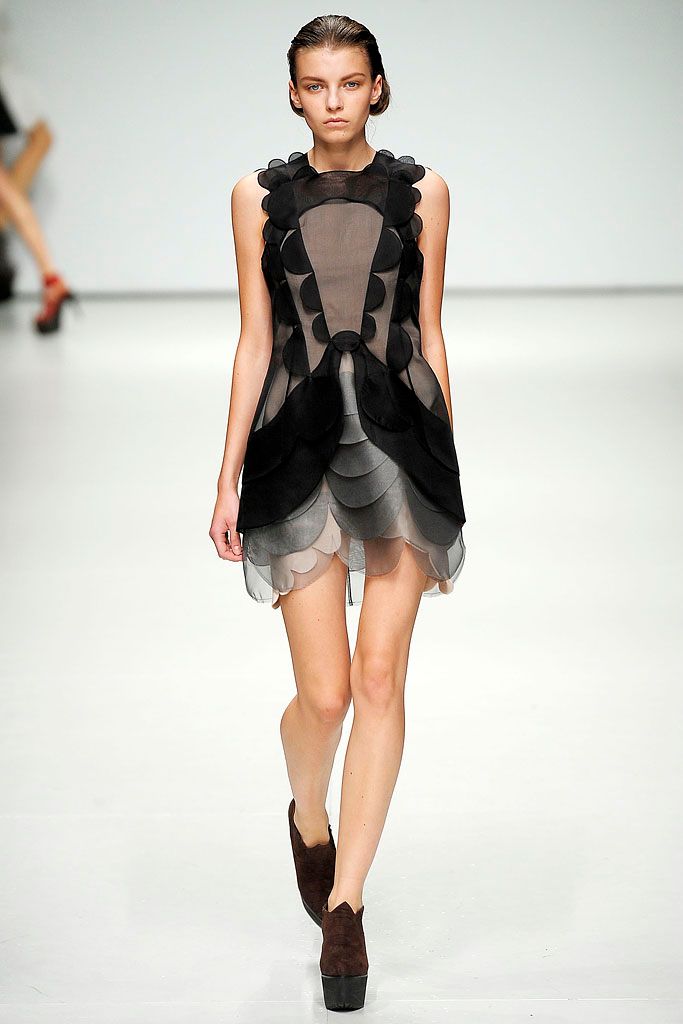 Christopher Kane S/S 09 Look 128