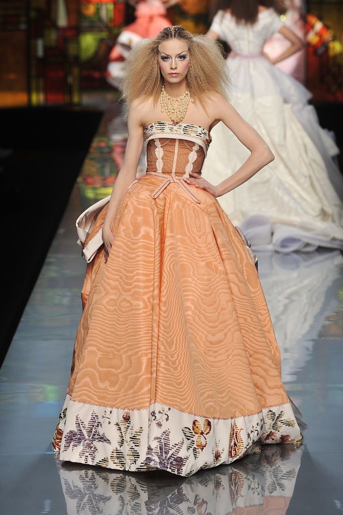 Christian Dior S/S 09 Couture Look 202