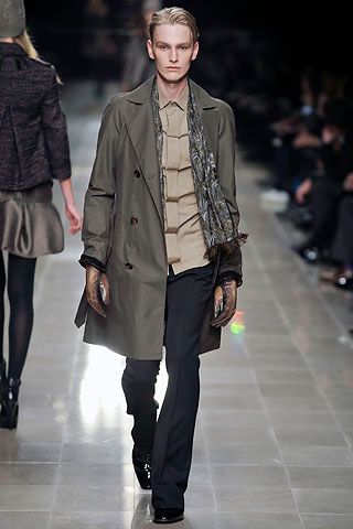 Burberry F/W 08 Look 155