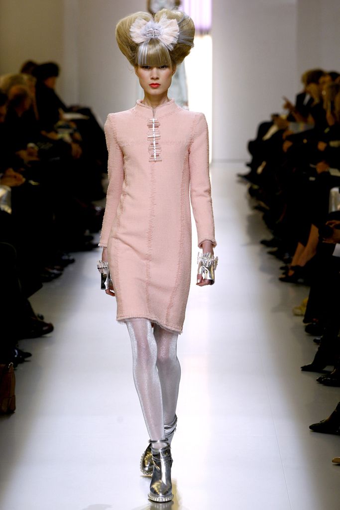 Chanel S/S 10 Couture Look 60