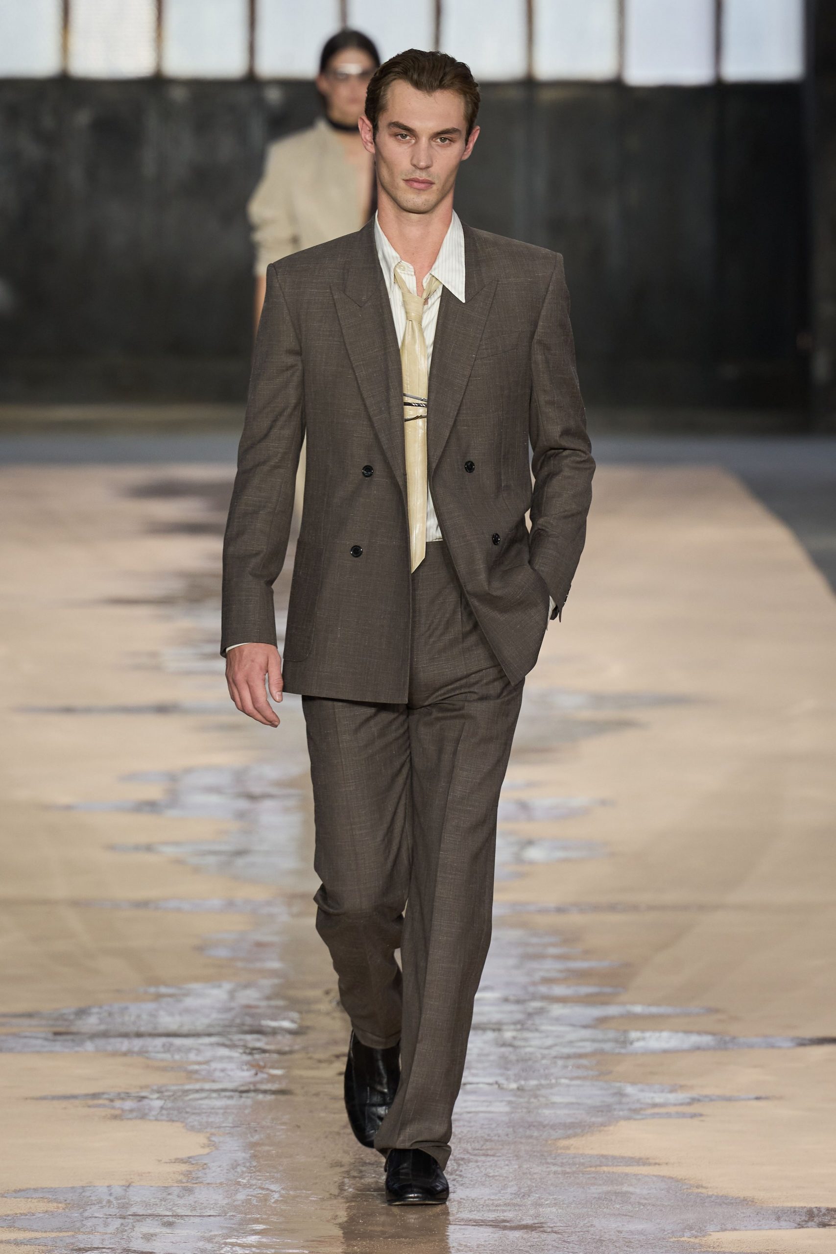 brown wool long-sleeve collared tailored buttoned suit