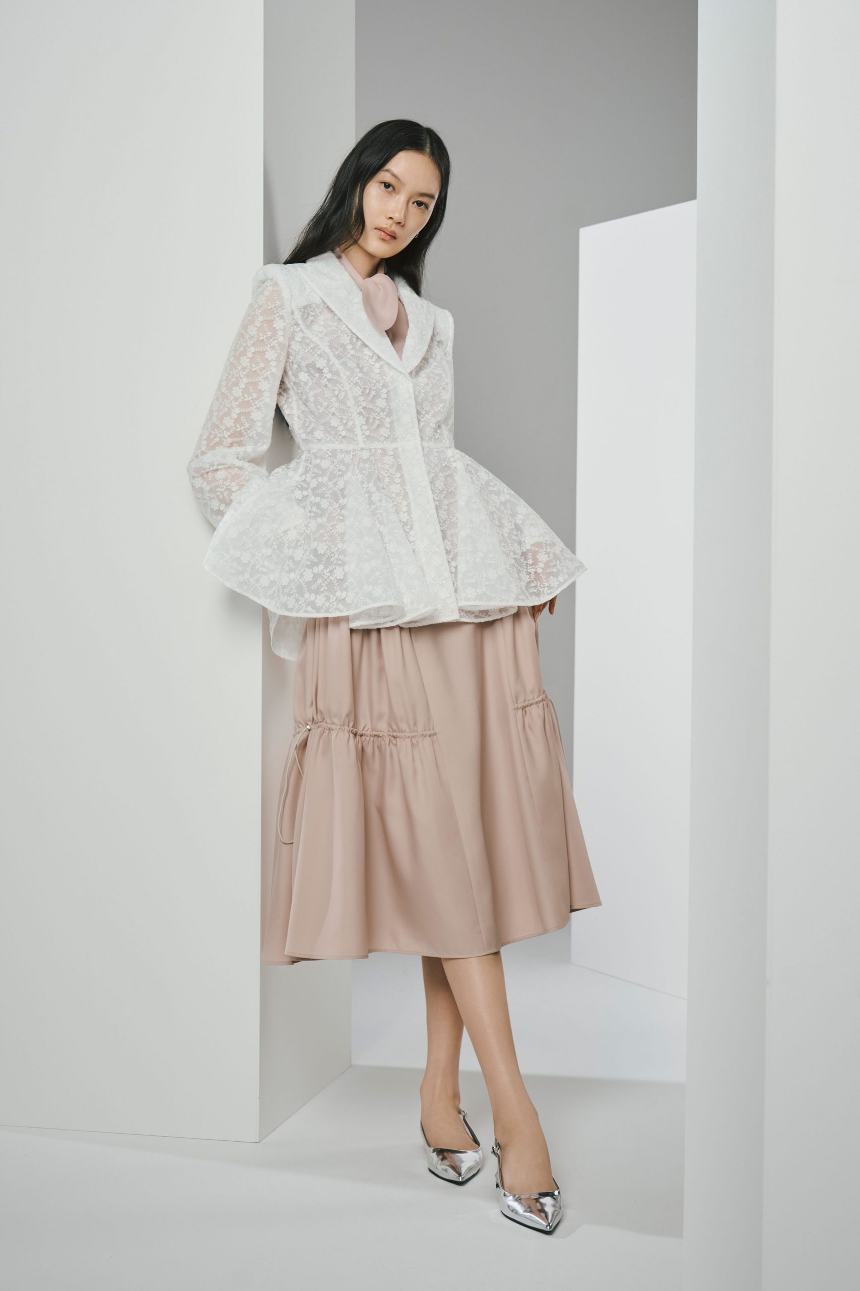 white lace long-sleeve collared fitted pleated blouse