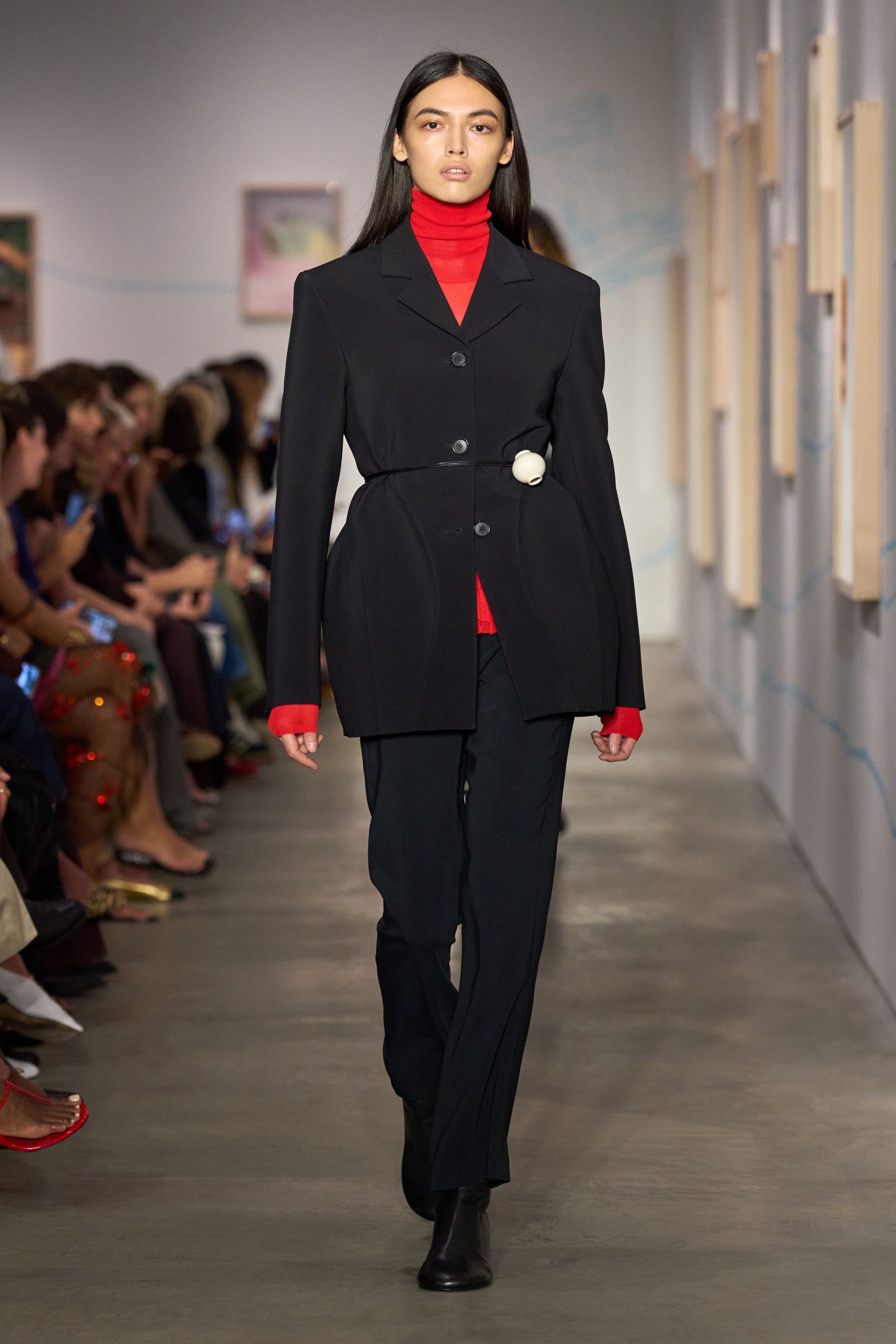 black long-sleeve collared tailored belted blazer