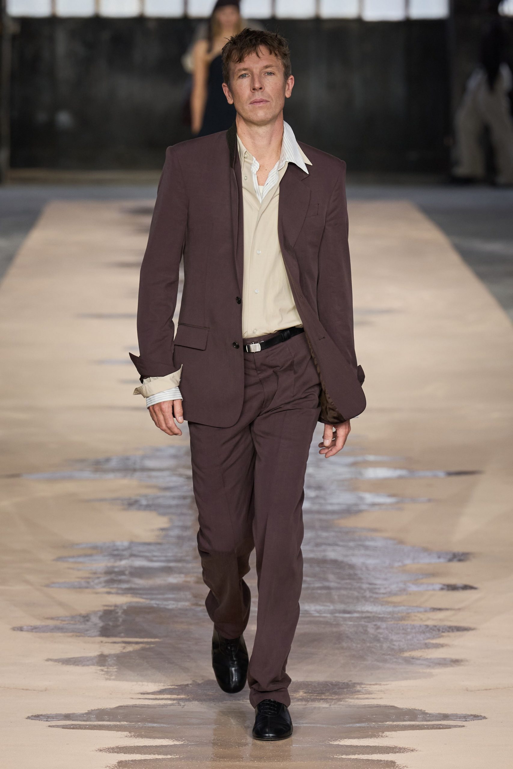 purple tailored suit with beige shirt