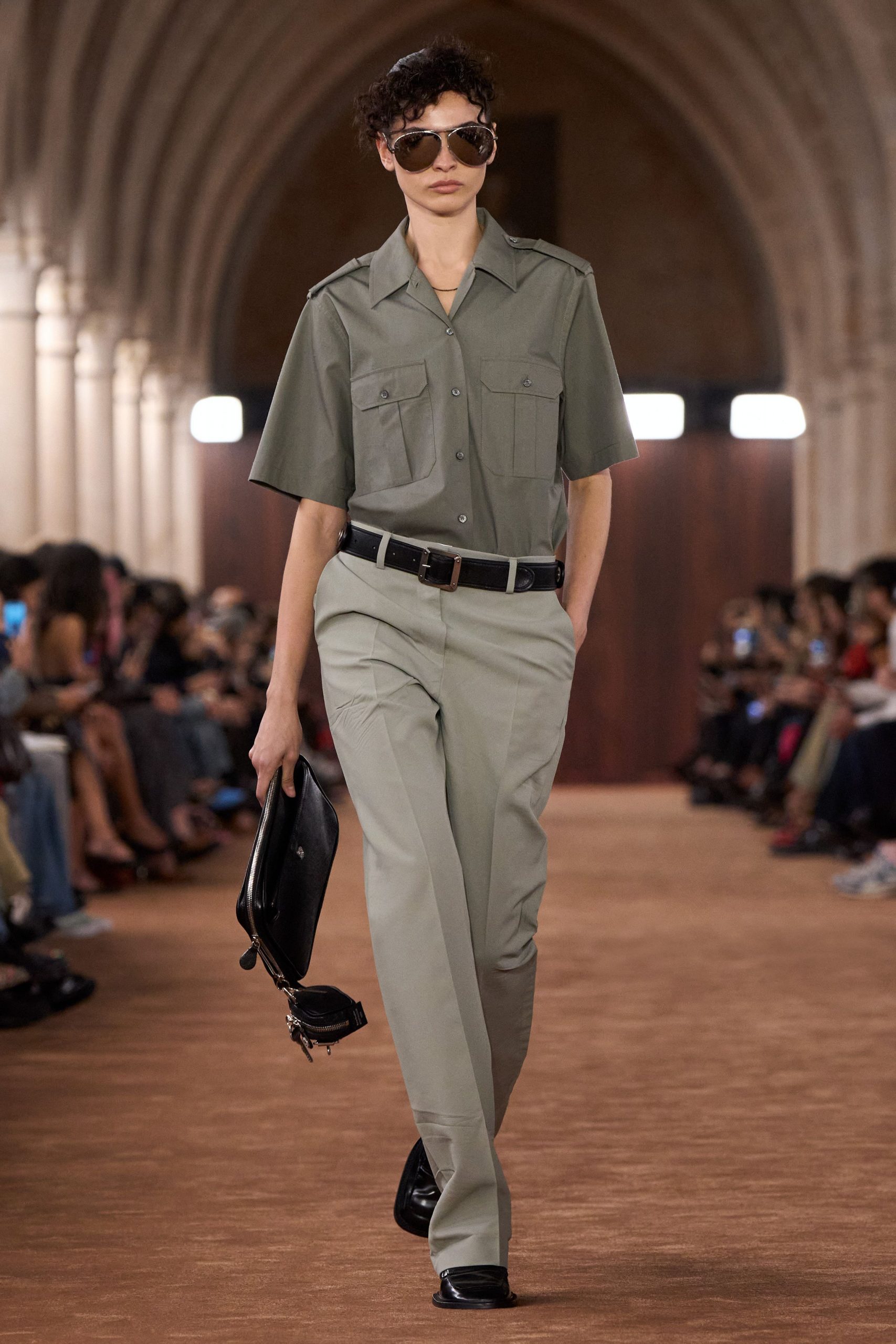 green cotton short-sleeve collared relaxed buttoned pockets shirt