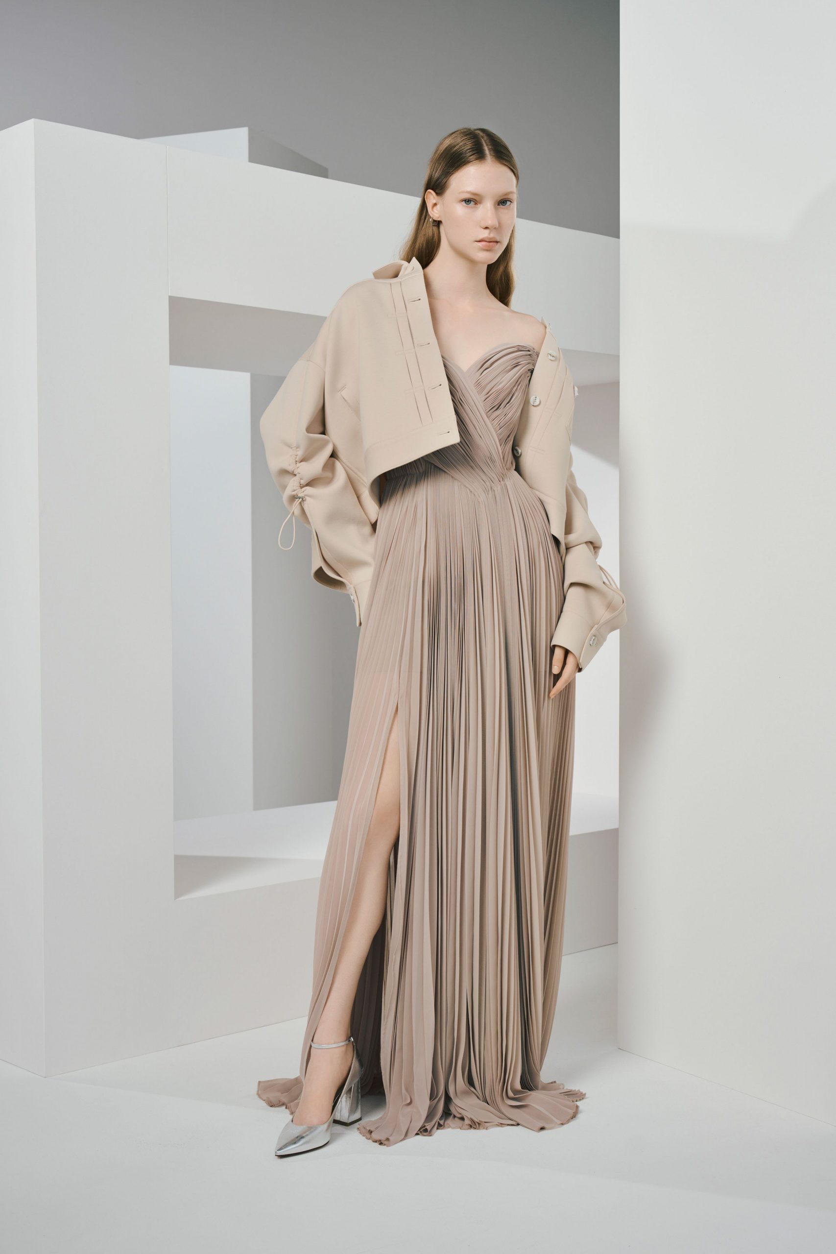 beige cotton long-sleeve collared oversized buttoned jacket