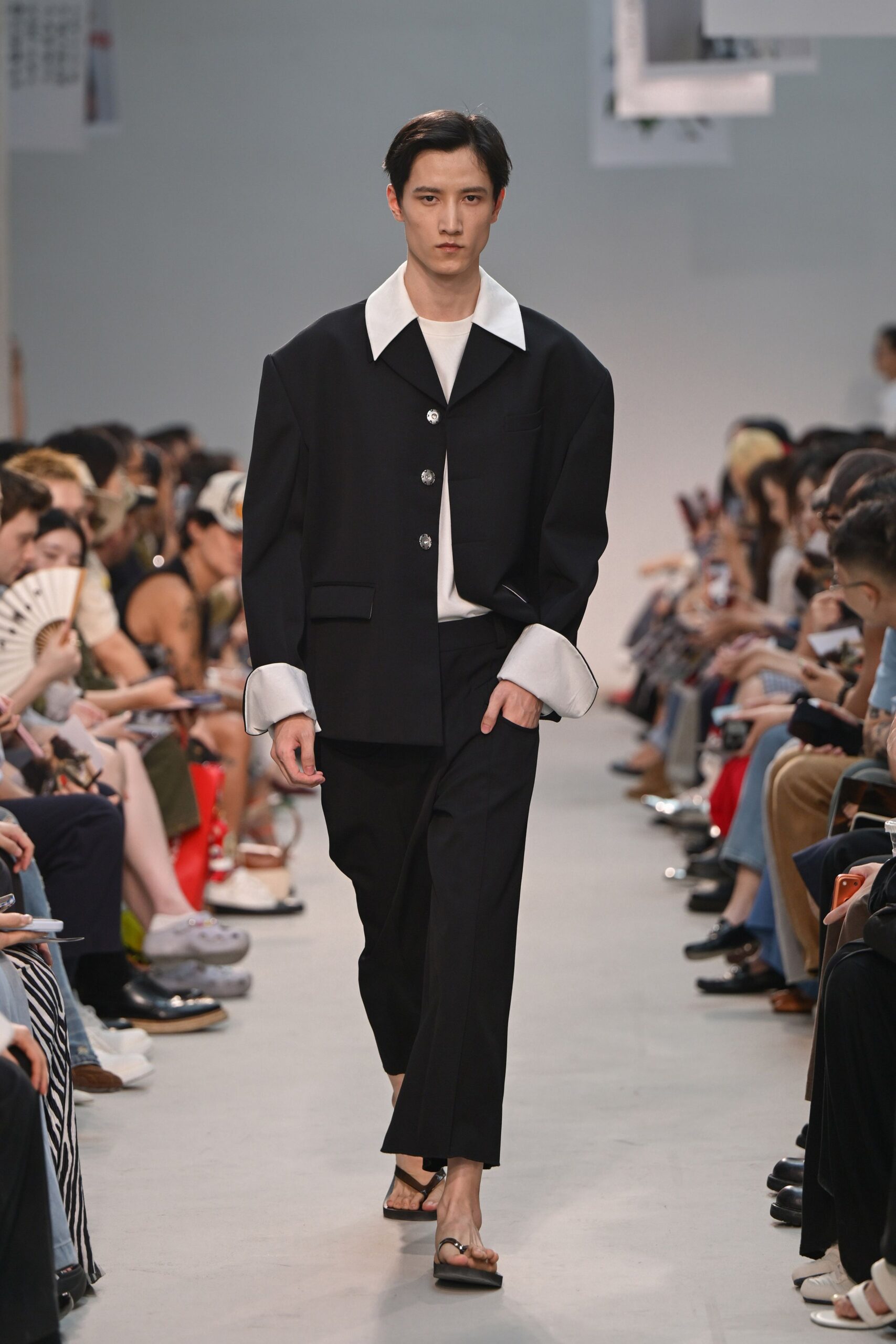 black cotton long-sleeve collared oversized buttoned jacket