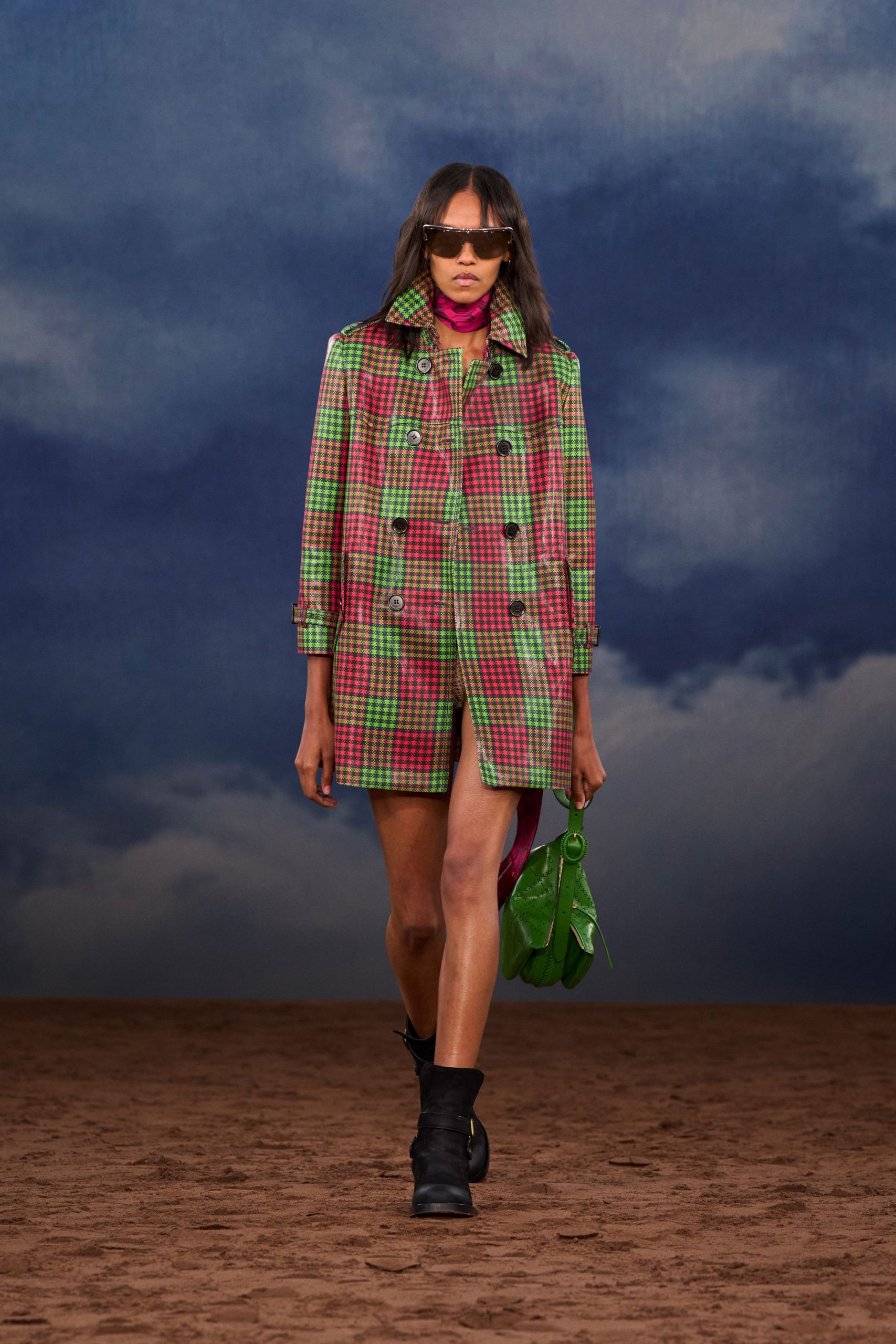 green long-sleeve collared fitted checked short coat