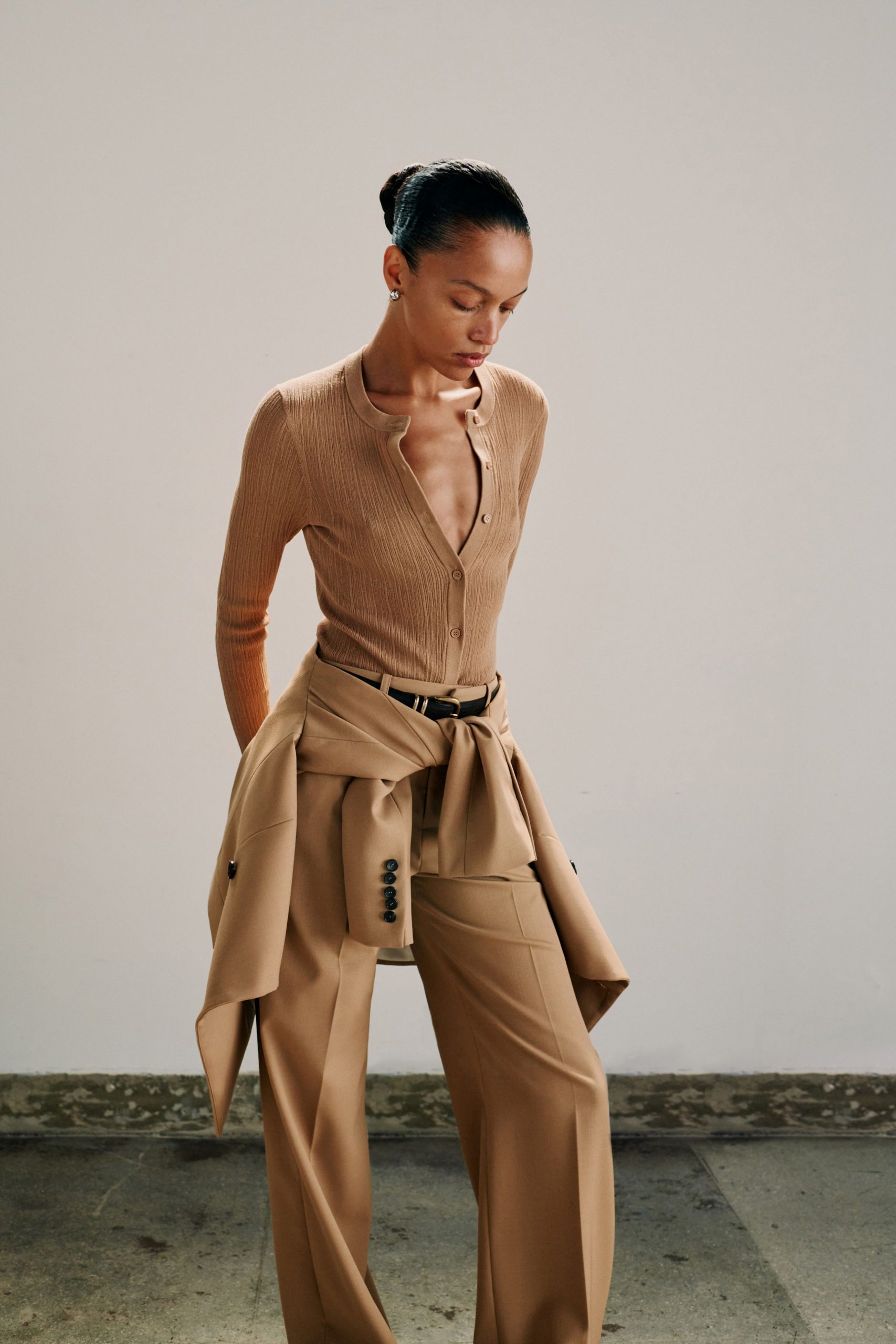 beige cotton long-sleeve collared fitted ribbed cardigan