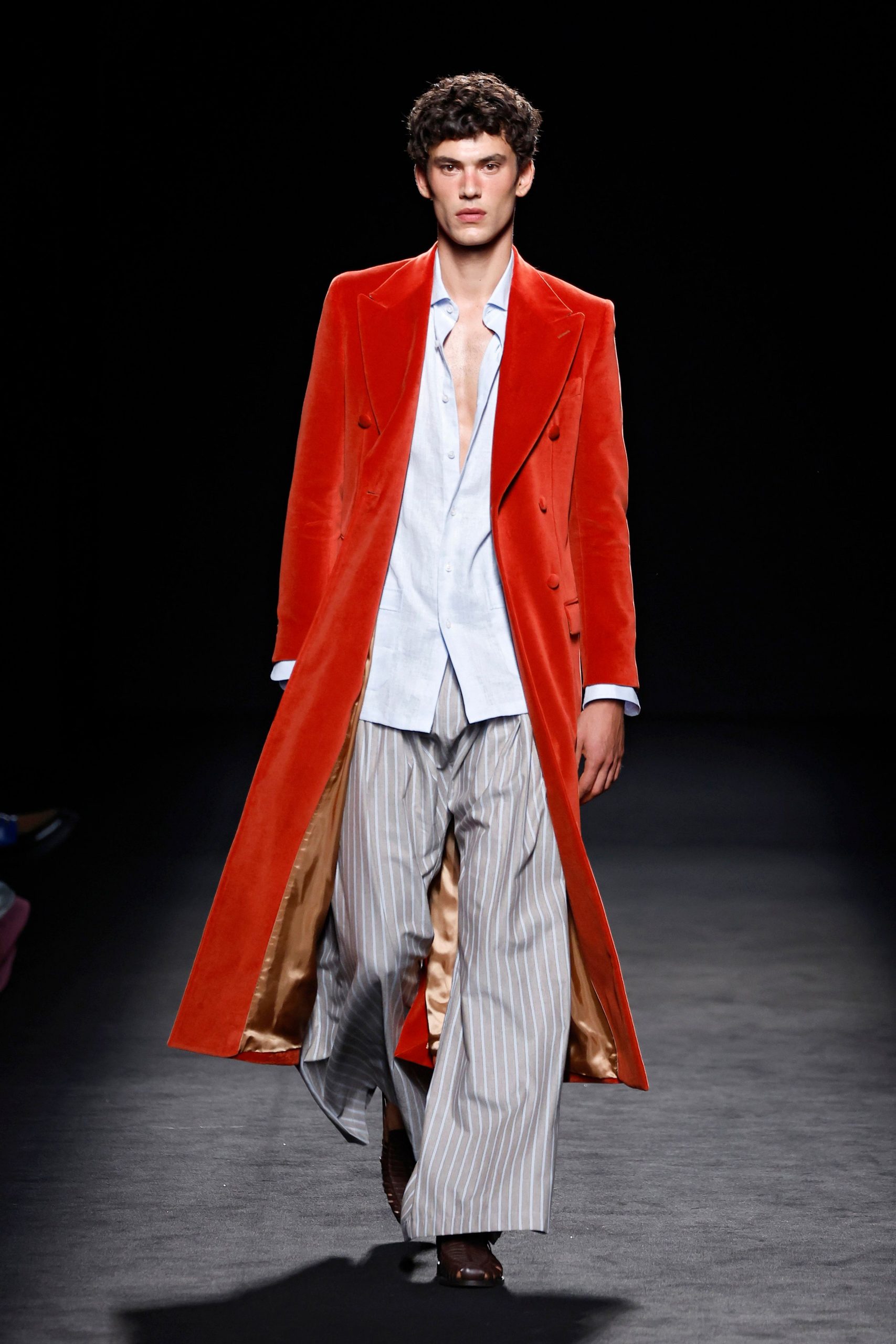 red velvet long-sleeve collared fitted buttoned coat