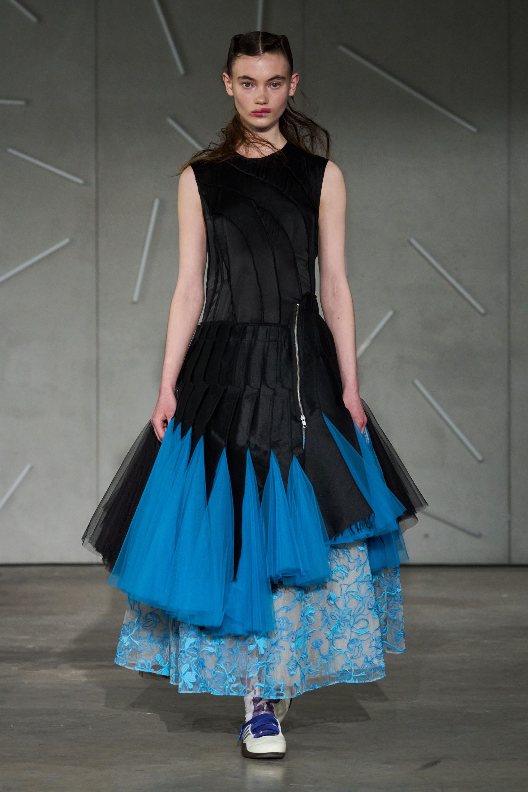 black tulle sleeveless v-neck fitted pleated layered dress