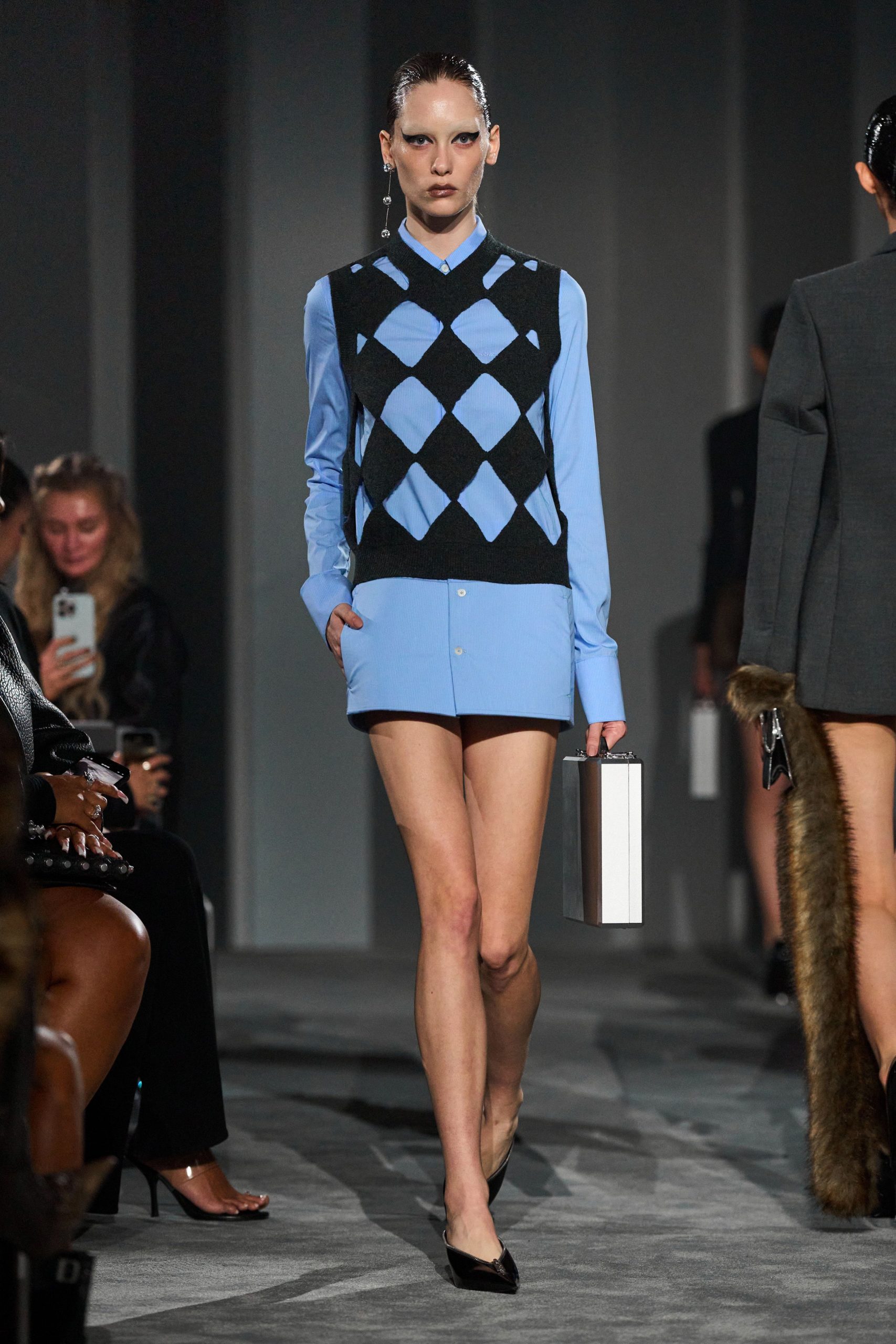 blue cotton long-sleeve collared fitted buttoned short shirt