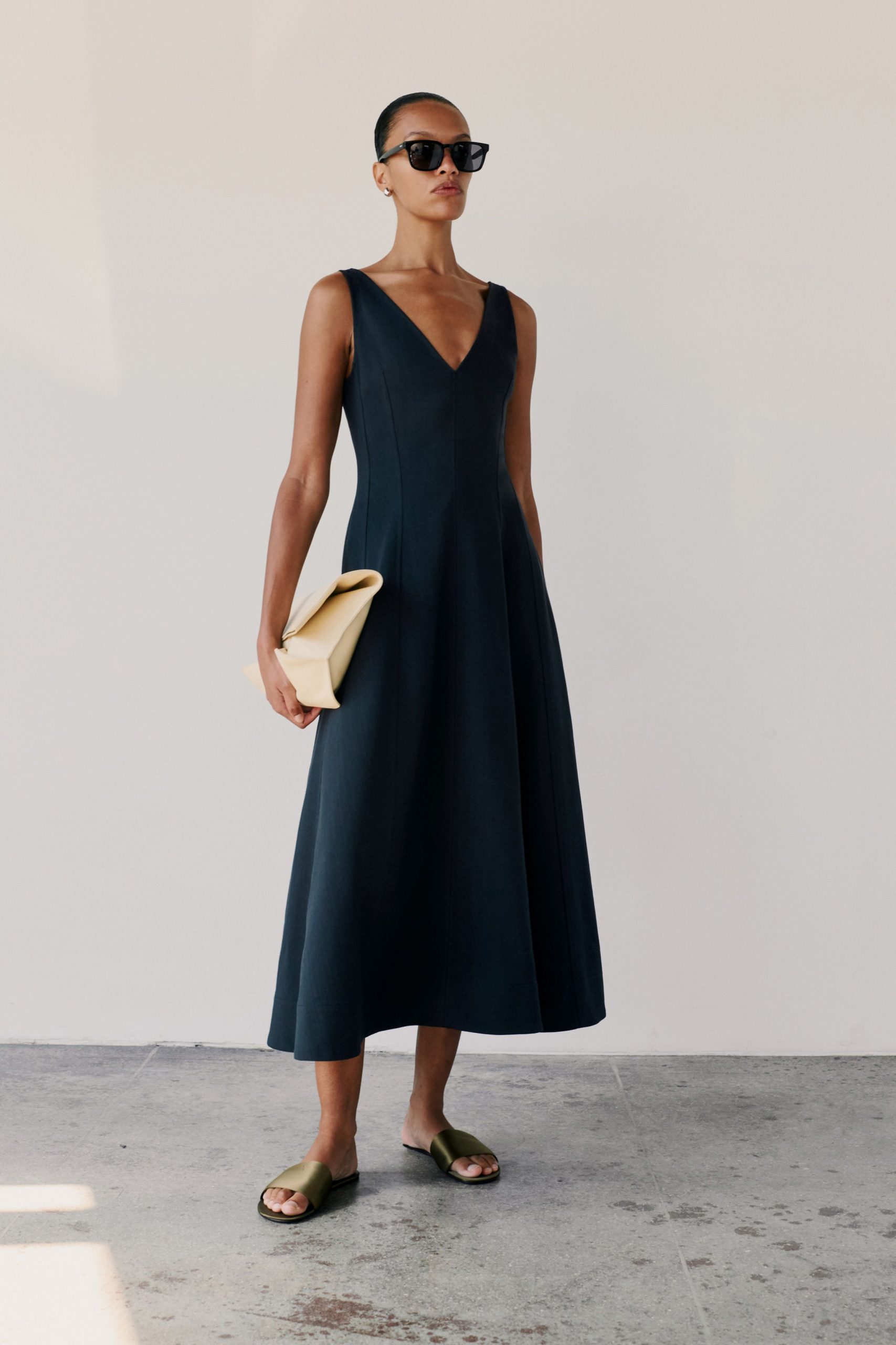 blue midi dress with green shoes