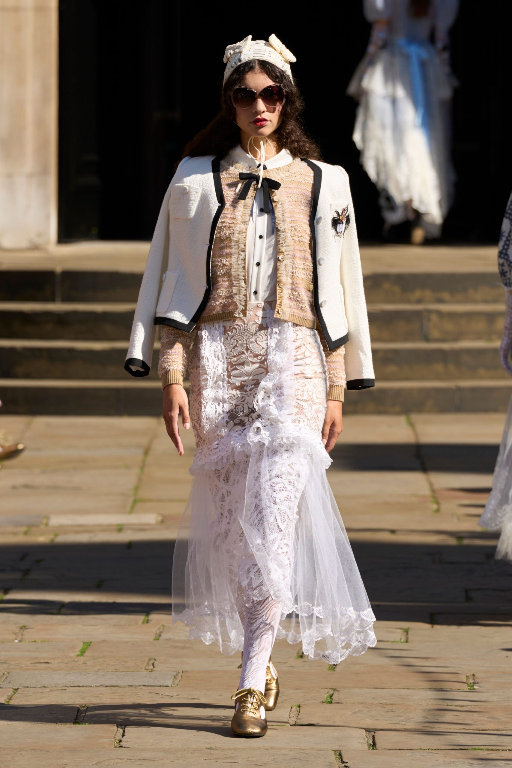 white cotton long-sleeve collared structured buttoned jacket
