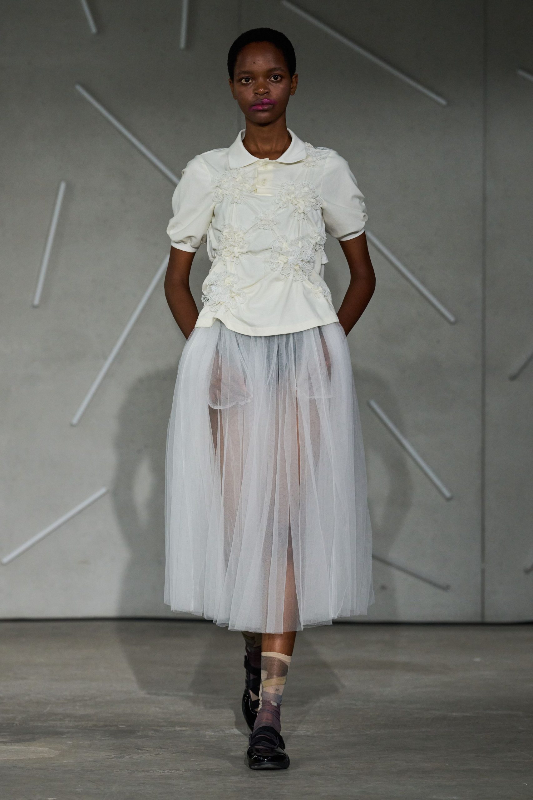 white cotton short-sleeve collared fitted ruffled top