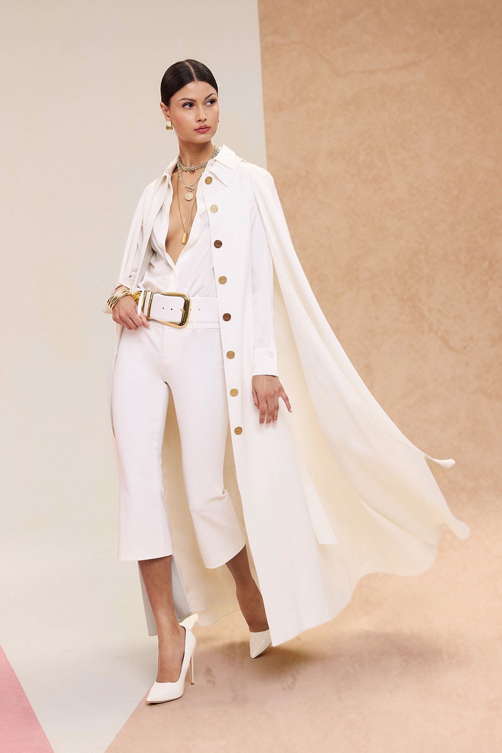 white cotton long-sleeve collared fitted buttoned coat