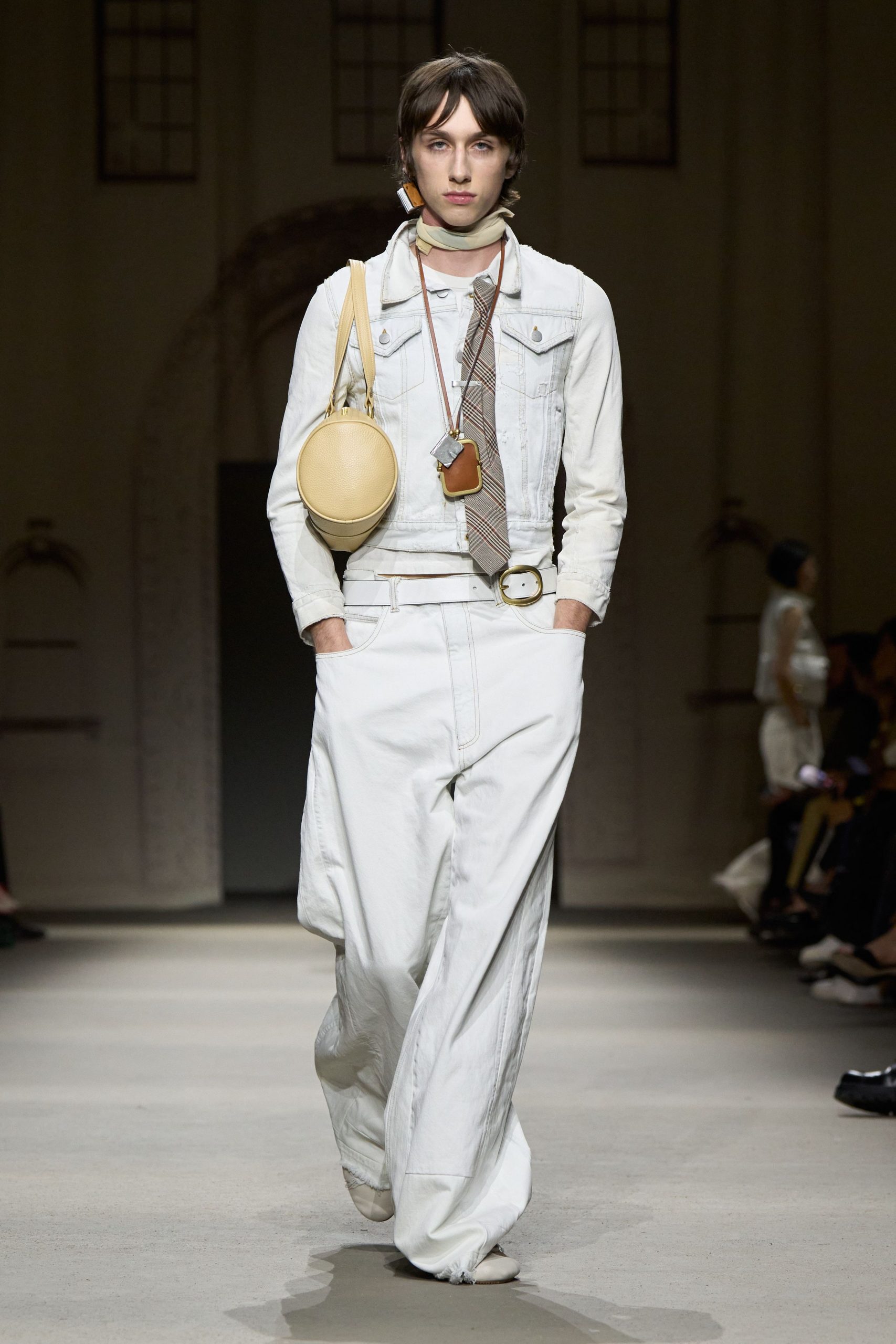 white denim long-sleeve collared relaxed buttoned jacket