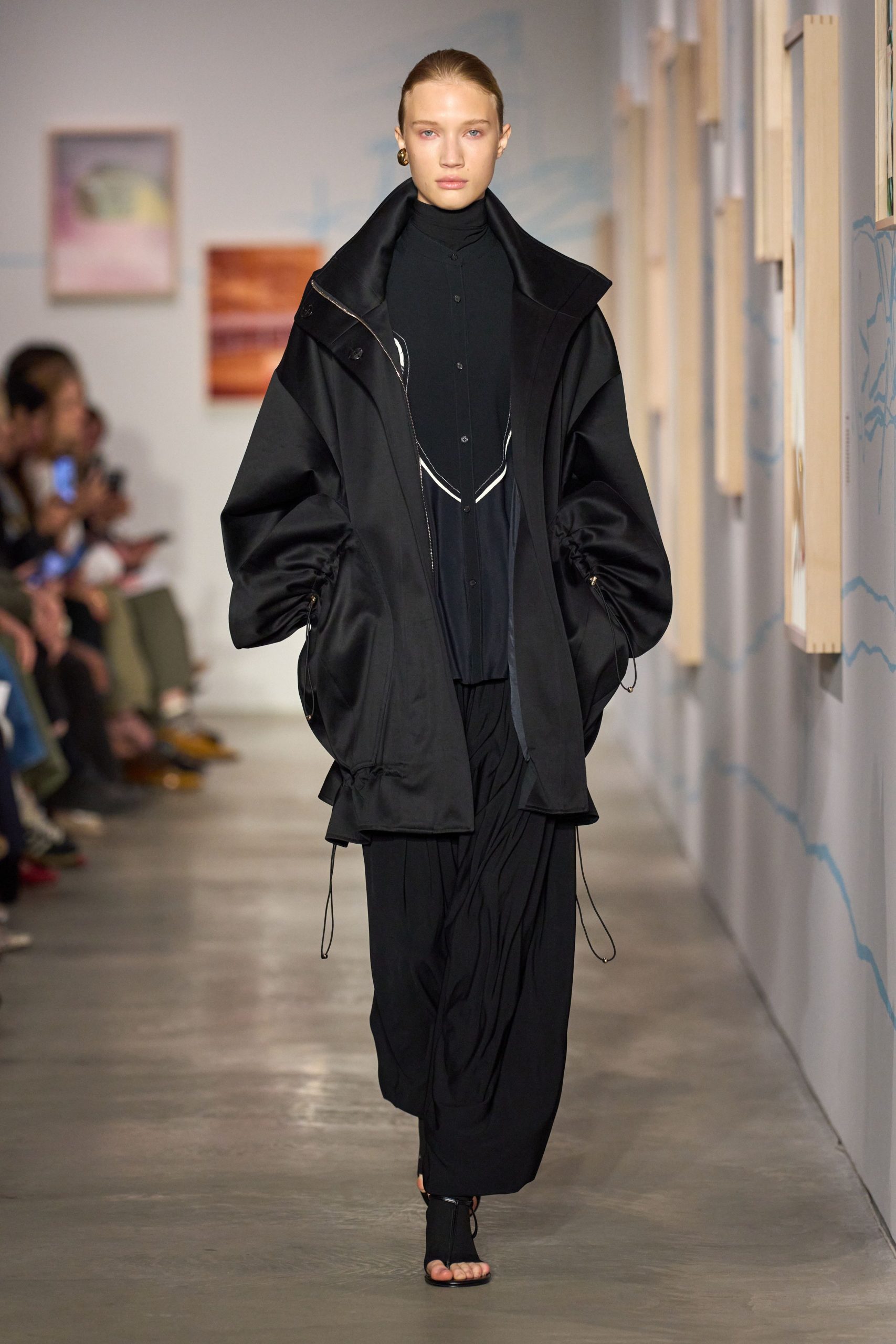 black silk long-sleeve collared oversized zippered coat