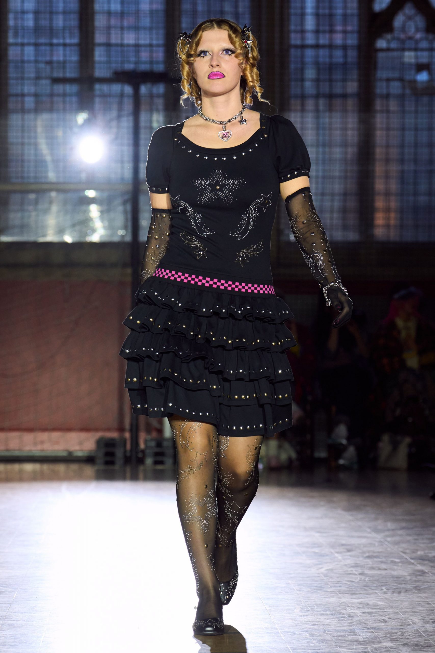 black lace long-sleeve fitted sheer gloves