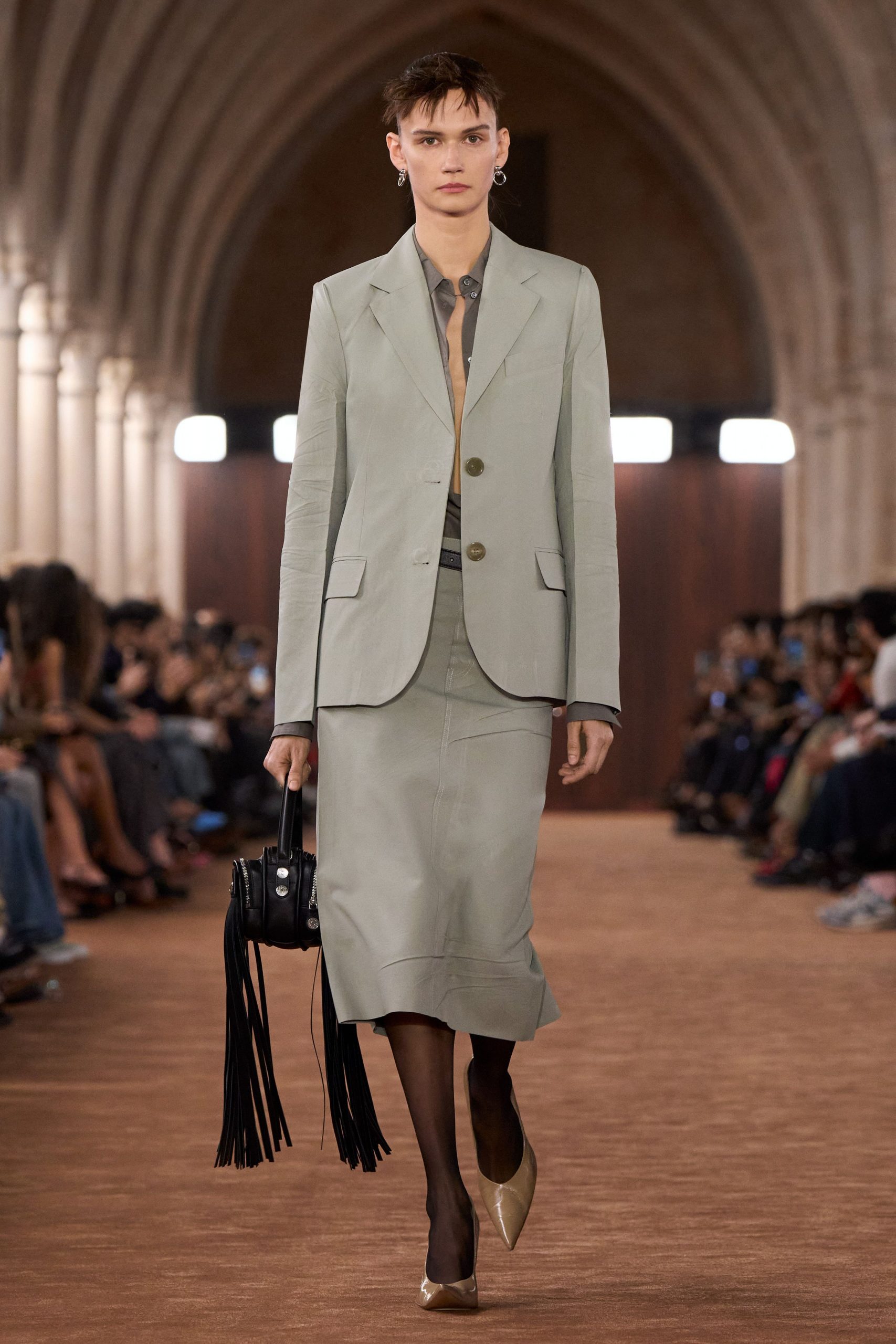 green cotton long-sleeve collared tailored buttoned blazer