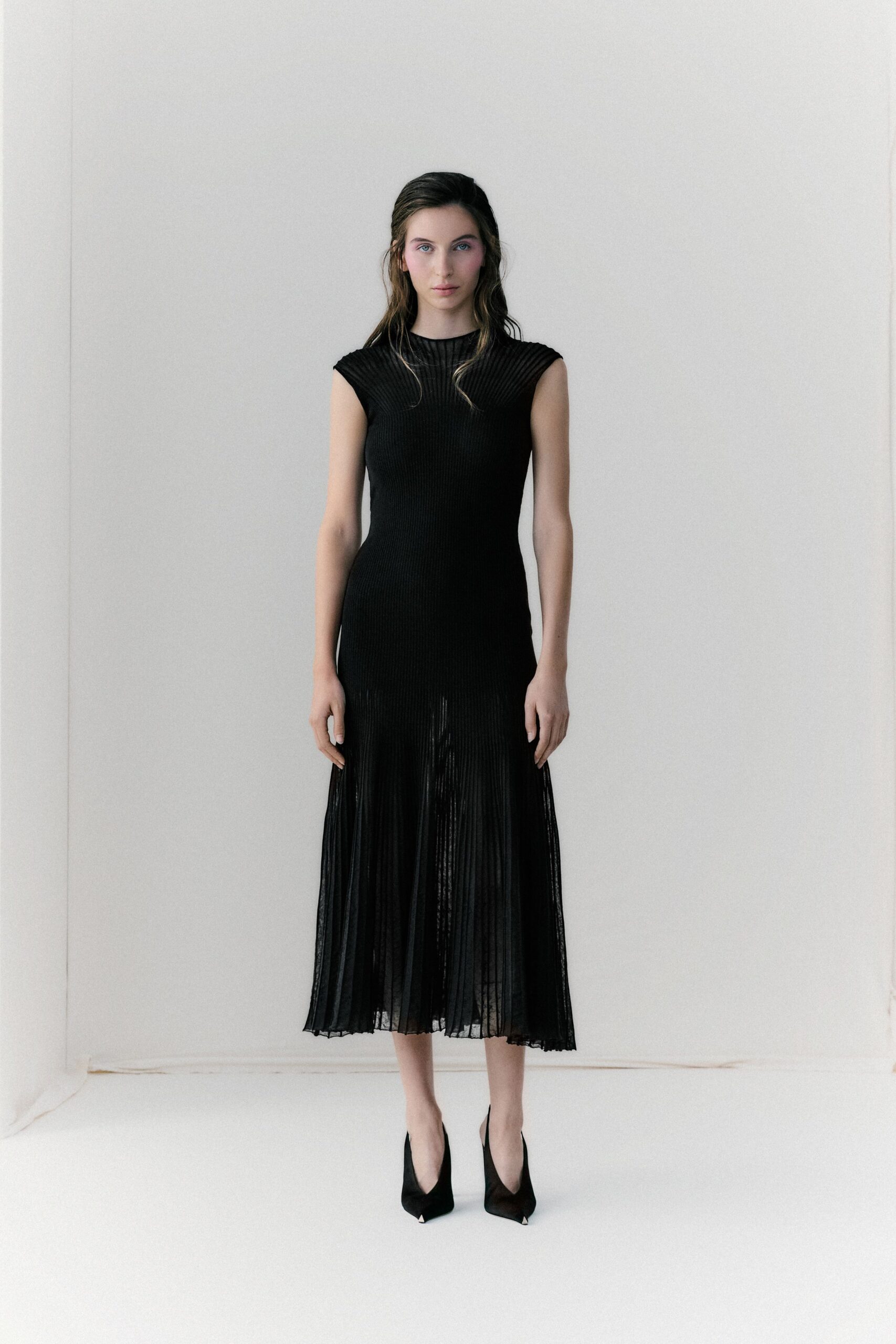 black pleated midi dress with heels