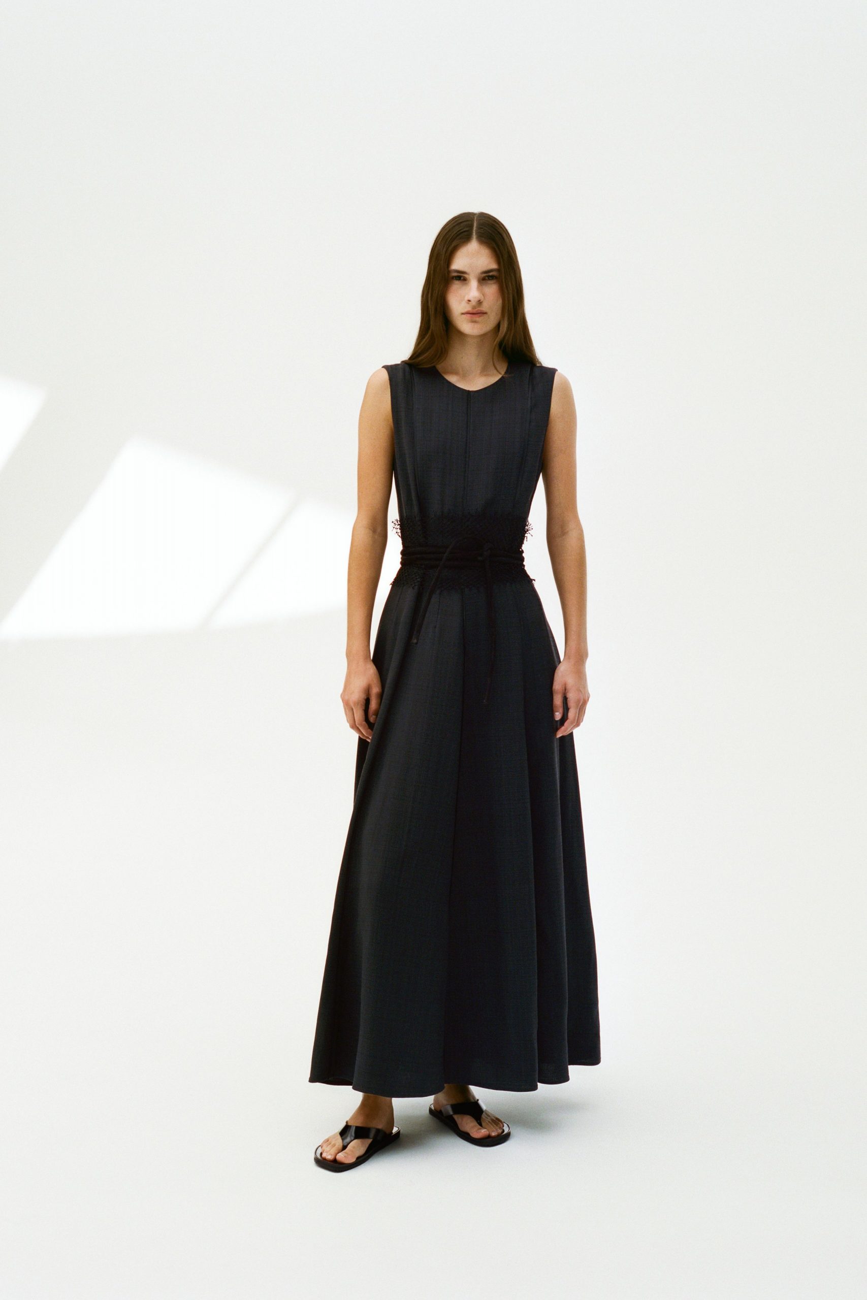 black fitted sleeveless maxi dress